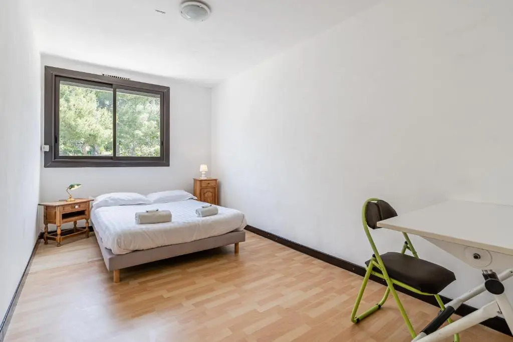 Appart N Suites: 1 chambre et séjour au CALME+ PARKING+ NETFLIX