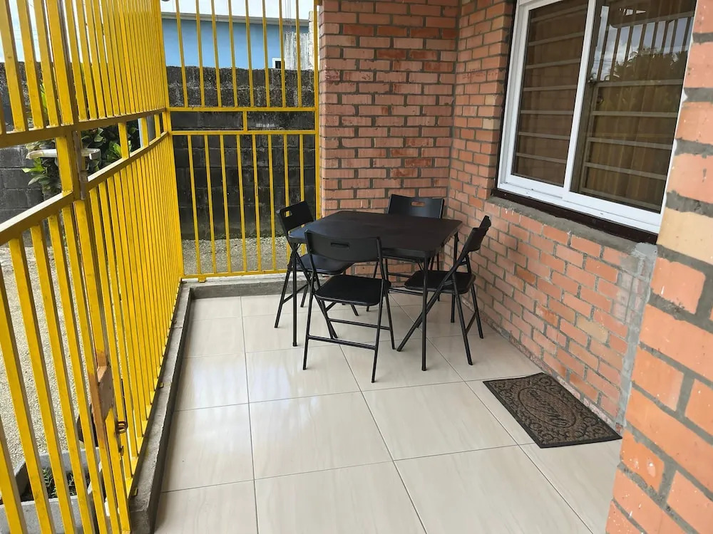 3 Bed House - Sleeps 4 - Parking - Enclosed Garden