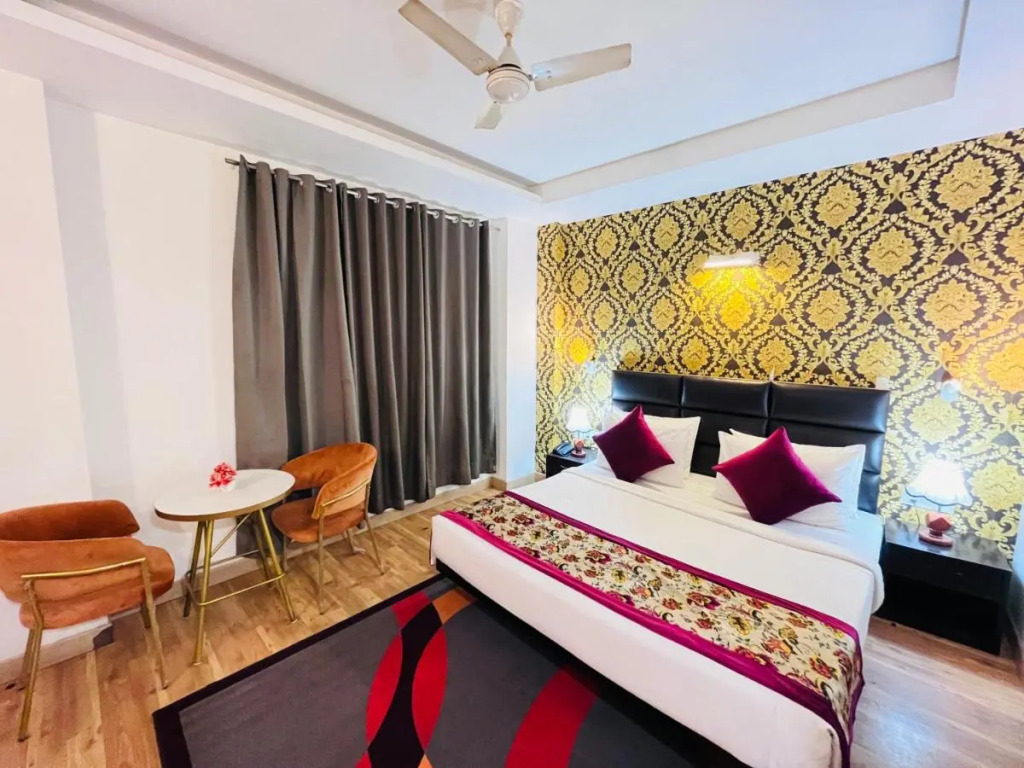 Qotel Hotel AT Residency Kaushambi