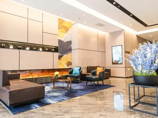 Homeinn Selected Hotel (Urumqi Railway Station Weixing Road)