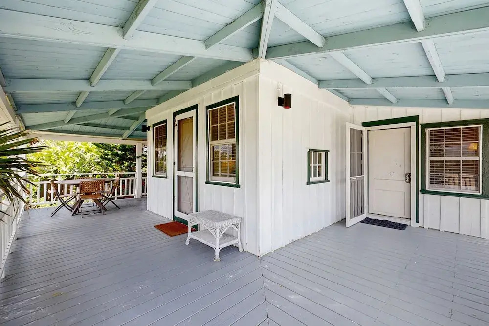 Sunny Oceanfront Home With Balcony, Full Kitchen, Central AC, & Washer/dryer