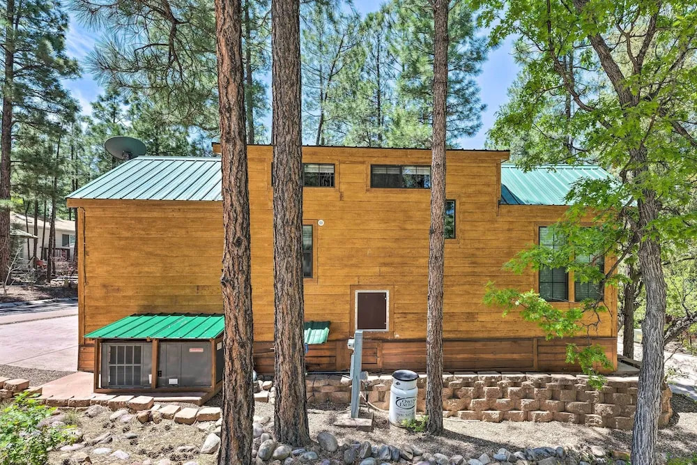 Gateway to Sunrise Resort! Show Low Cabin w/ Deck