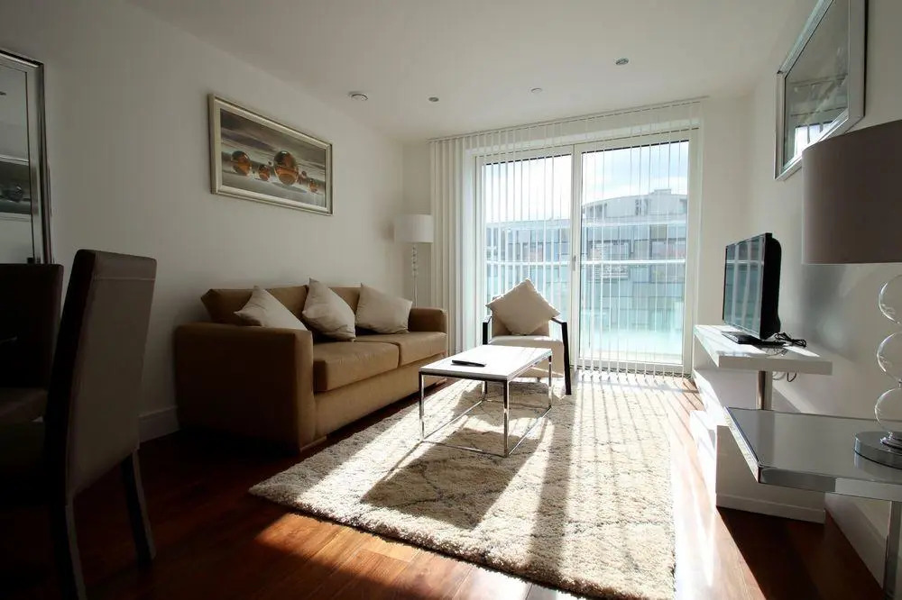 Lincoln Plaza One-Bedroom Apartments