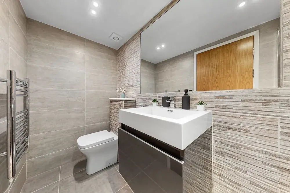 Modern Battersea Suite - London City Retreat