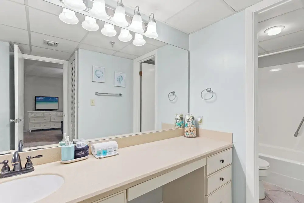 Beachfront Bliss! 2BR 2BA Stunning Views! Sleeps 8! Beach Chair Service!