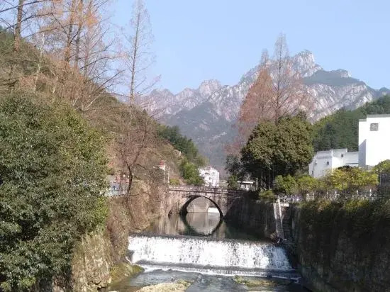 Huayuan Homestay (Huangshang Scenic Area South Gate)