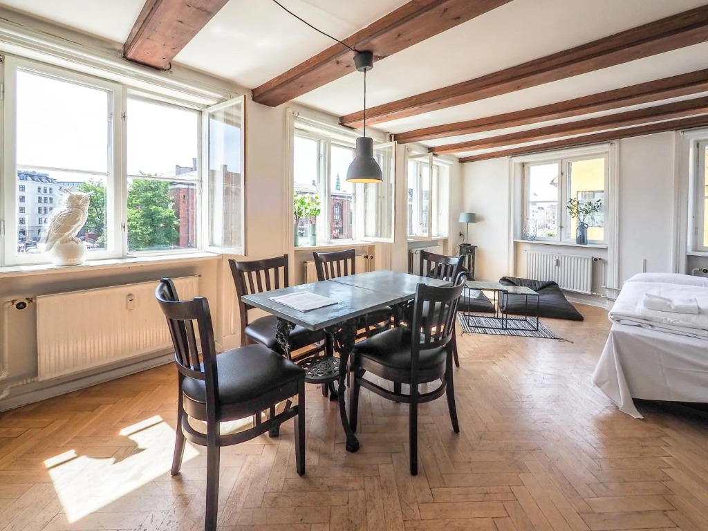 Authentic Copenhagen Apartment by Nyhavn