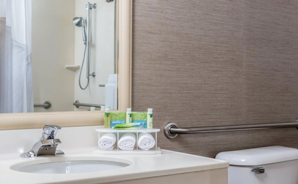 Holiday Inn Express Hotels & Suites Burlington by IHG