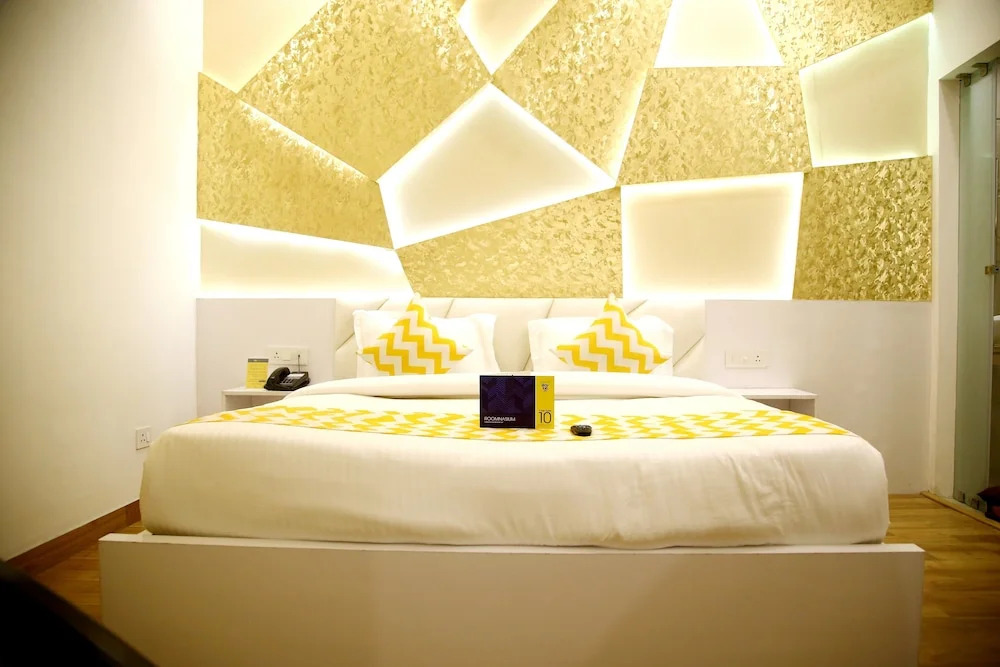 Sallow Royal Suites by Dew Drop