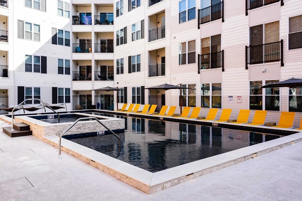 Steelyard - Modern Soulard Apts with Pool by Zencity