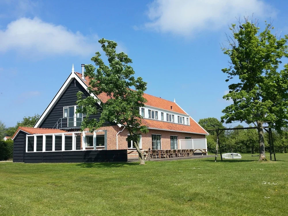 Beautiful Group Accommodation With Facilities Near the sea