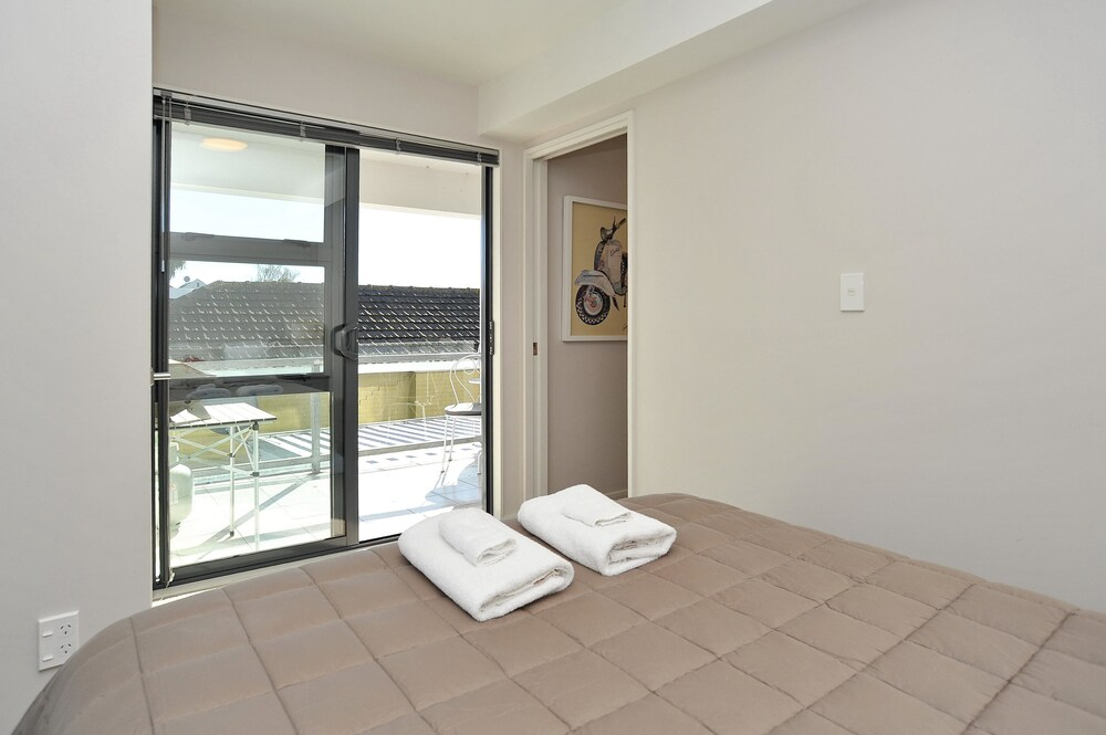 Apartment near Hagley Park with Secure Entry- Carlton Villa 3