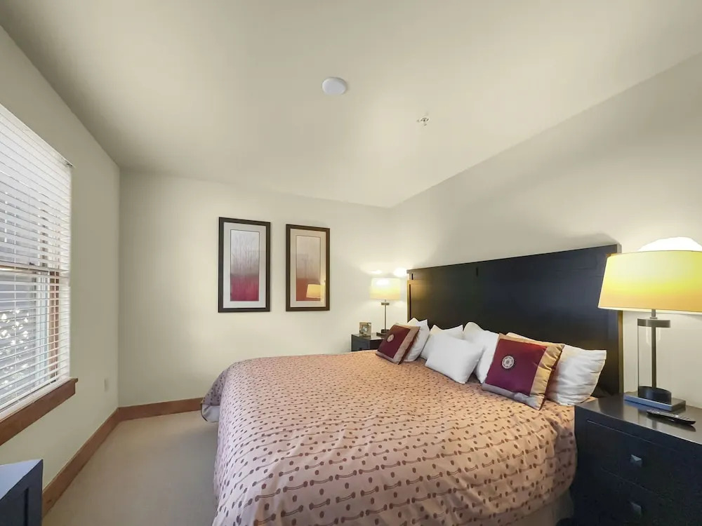 Ca2103 The Cache 3 Bedroom Condo by RedAwning