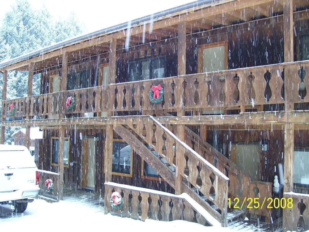 Thunderbird Lodge
