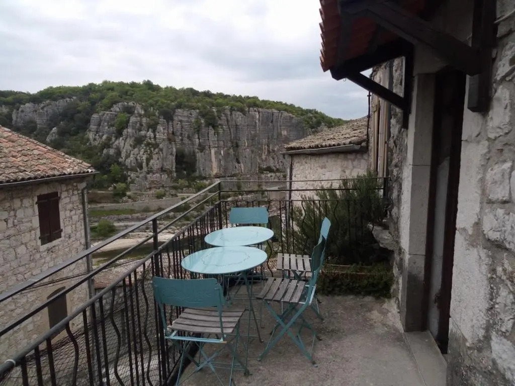 maison pierre et voute au c ur du village