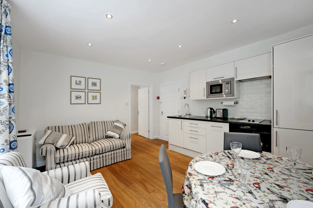 Close to city centre with its wide range of shops & excellent cultural facilities