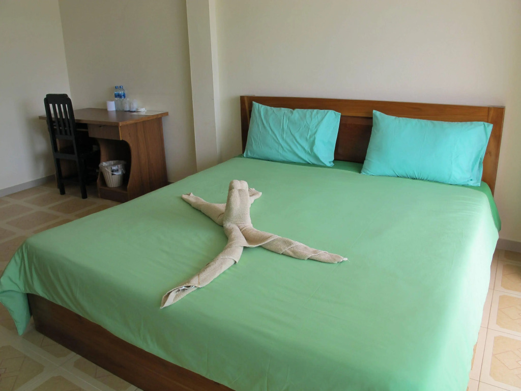 Day Waterfront Hotel