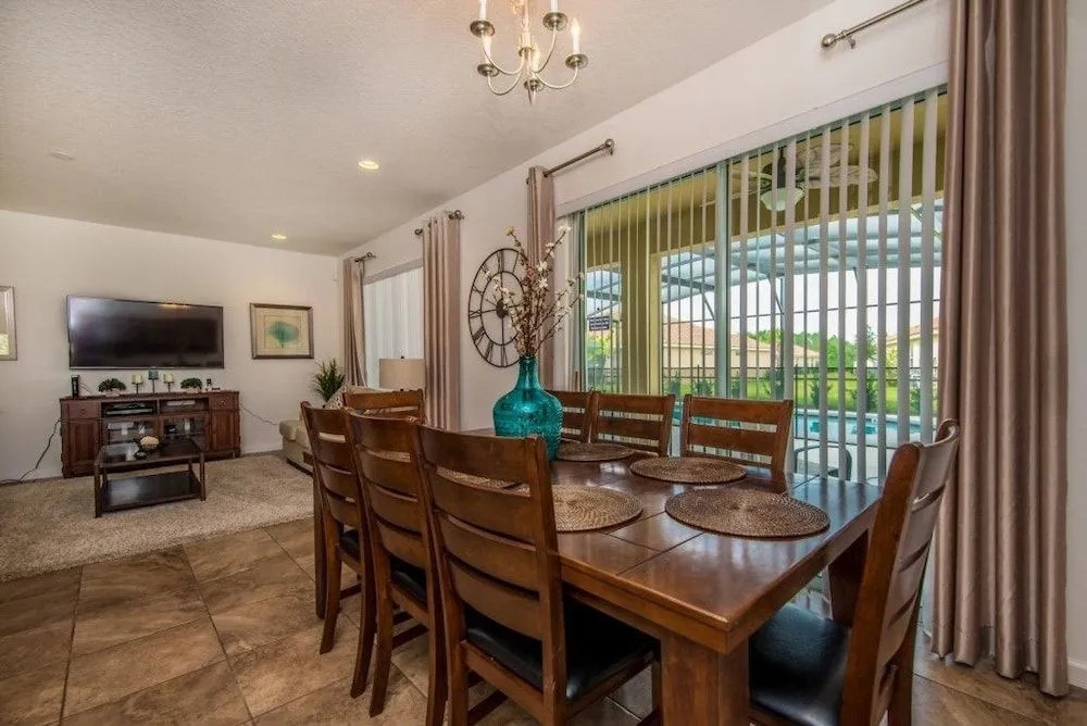 Oaktree Pool House