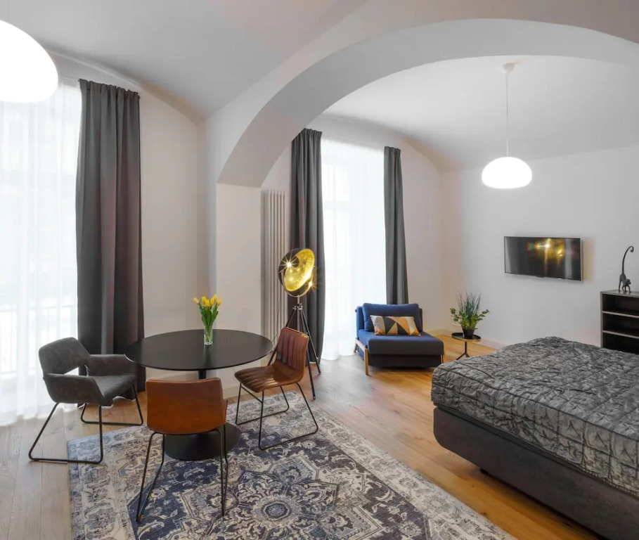 MN6 Luxury Suites by Adrez