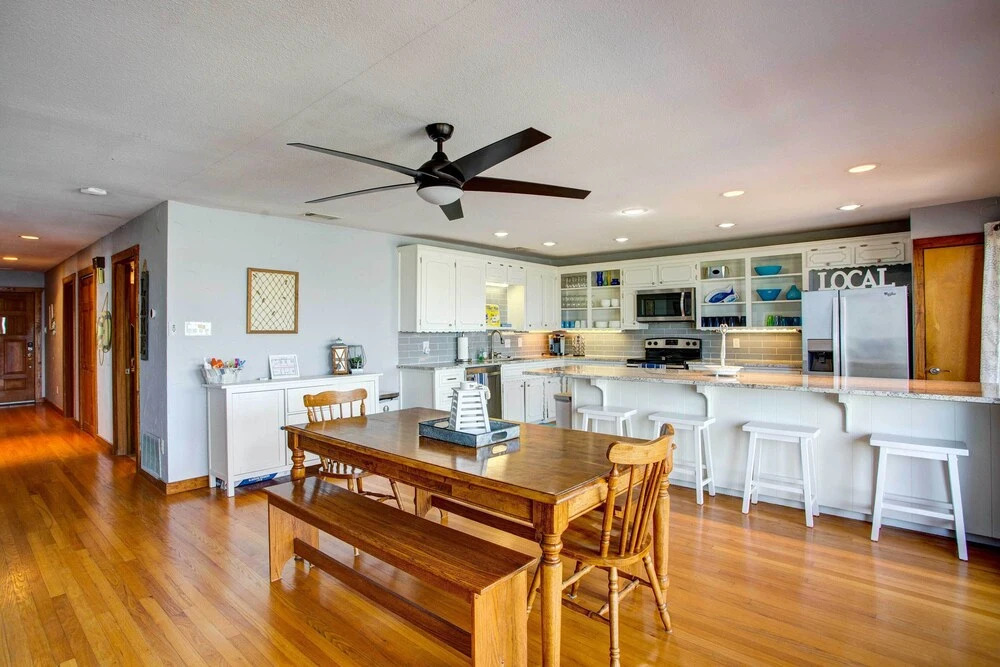 Cedar Creek Lakefront Vacation Rental w/ Pool