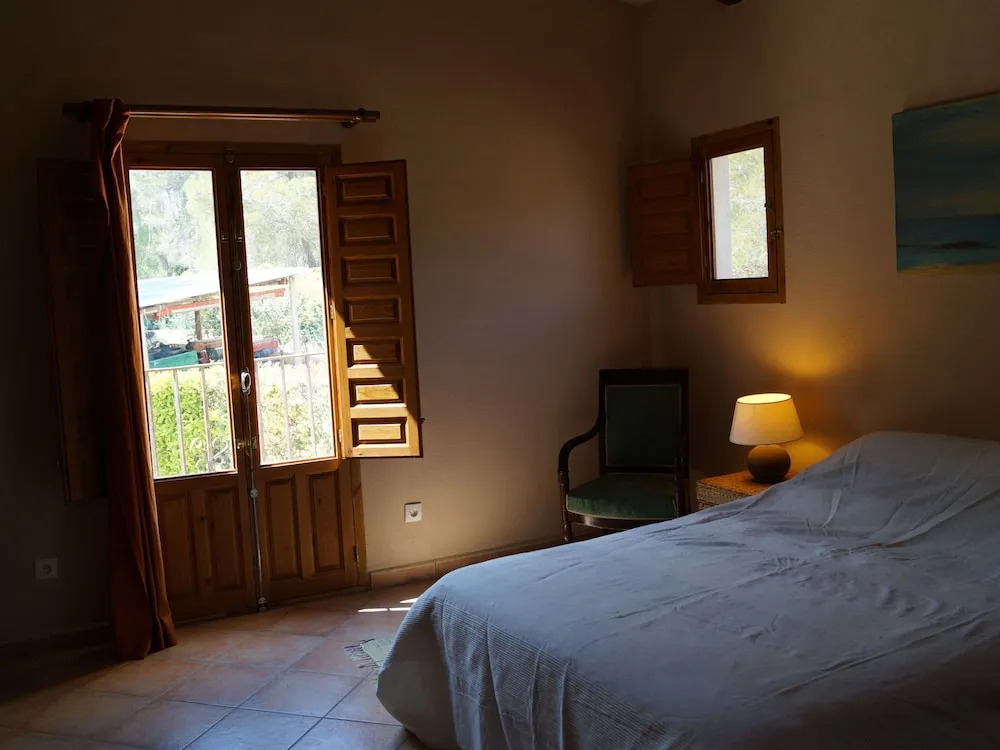 Comfortable Cottage in Renau Costa Dorada With Roofed Patio