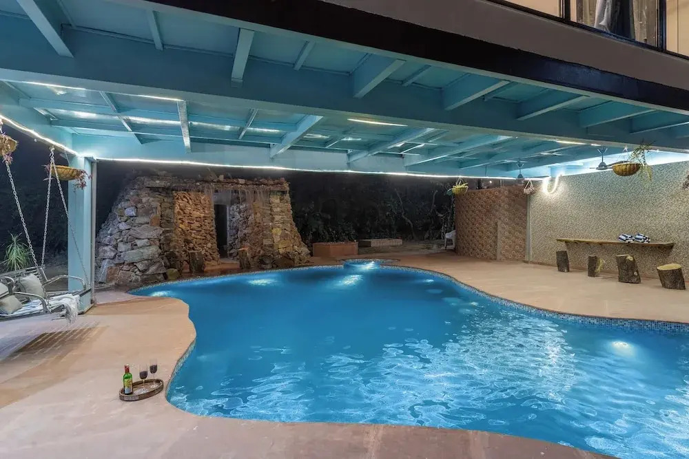 ELIVAAS 3 BHK Handa's Getaway with pool
