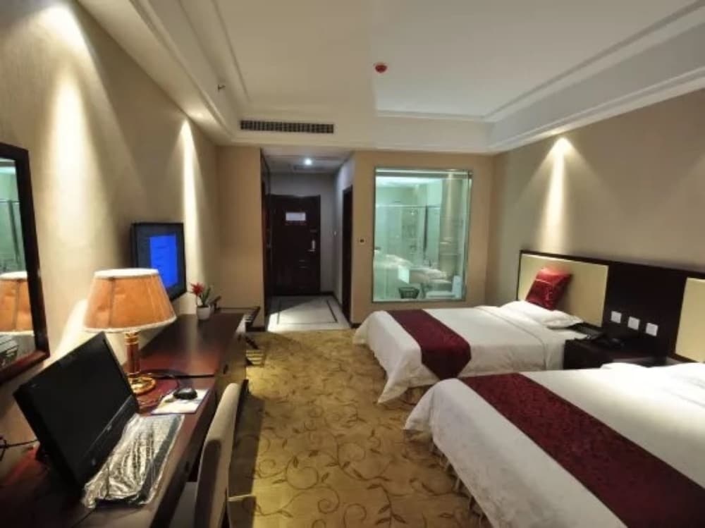Wuhan Guochuang Chuyuan Donghu Hotel