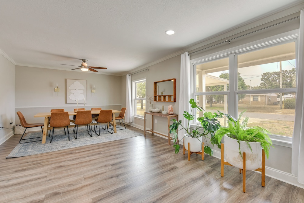 Spacious Fort Walton Beach Home ~ 2 Mi to Beach!