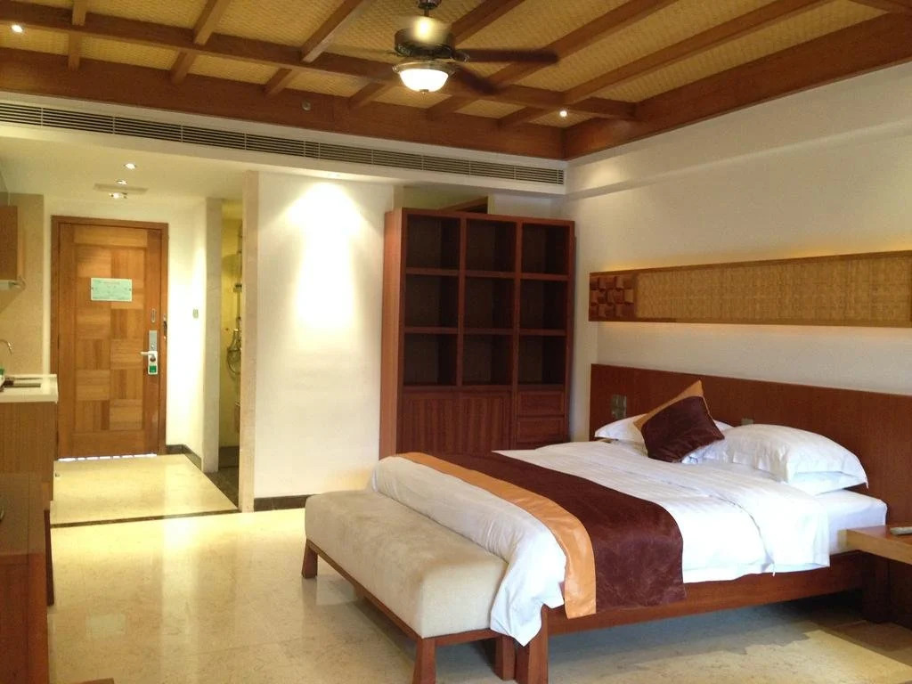 Hainan Qixian Yaochi Springs Resort