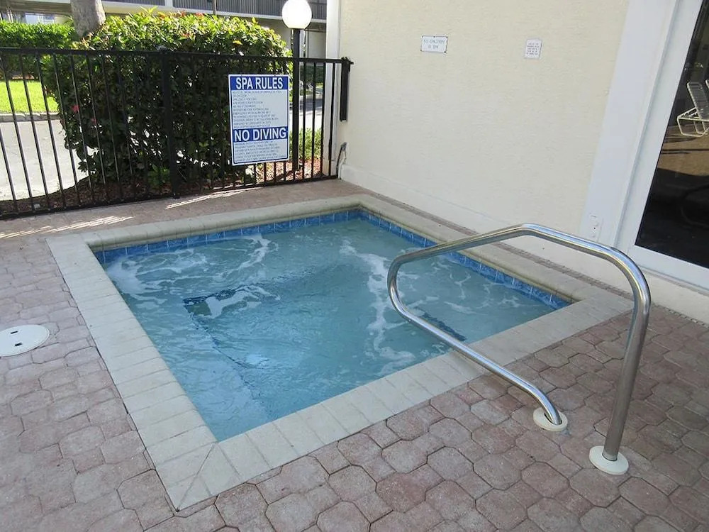 Hibiscus Pointe 564 by RedAwning