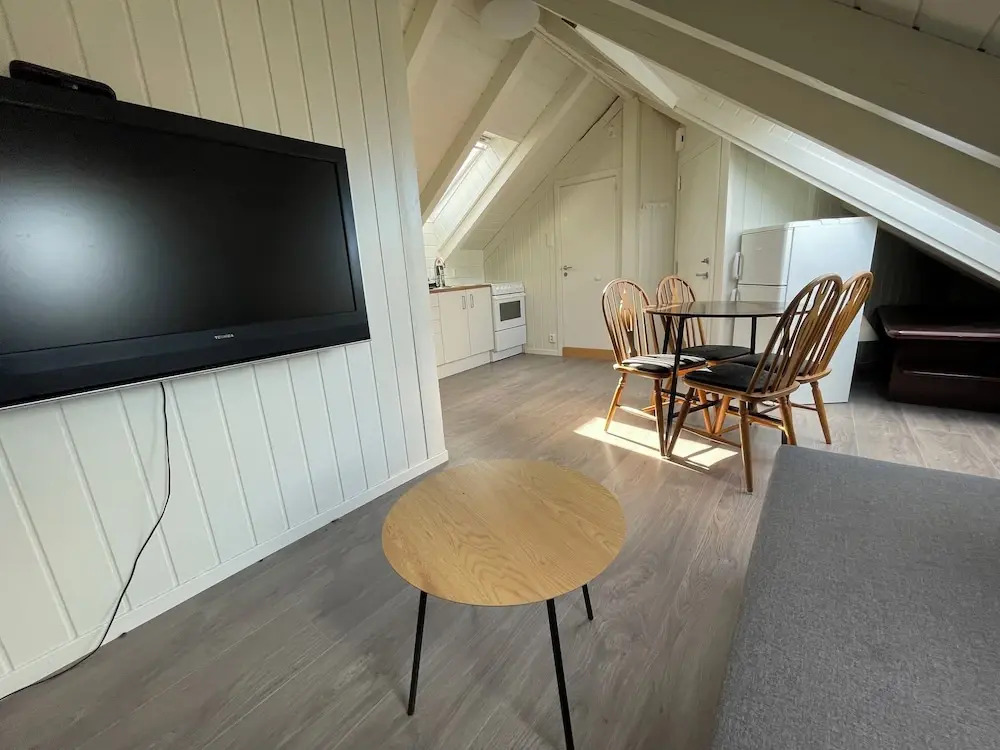 Stunning Hilltop Nest Unparalleled Views at BnB Ap 17