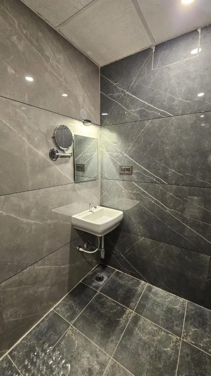 Emerald Urban Comforts