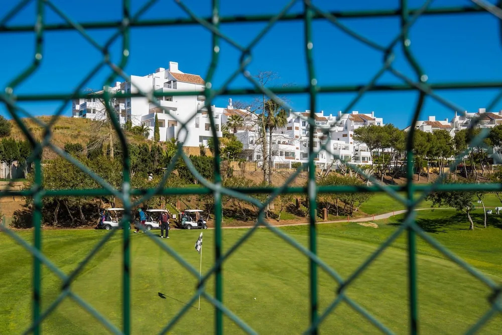 Rincón del Golf - Luxury 3BR Townhouse With Roof Solarium, Terrace, 10 min Walk to the Beach, Wifi