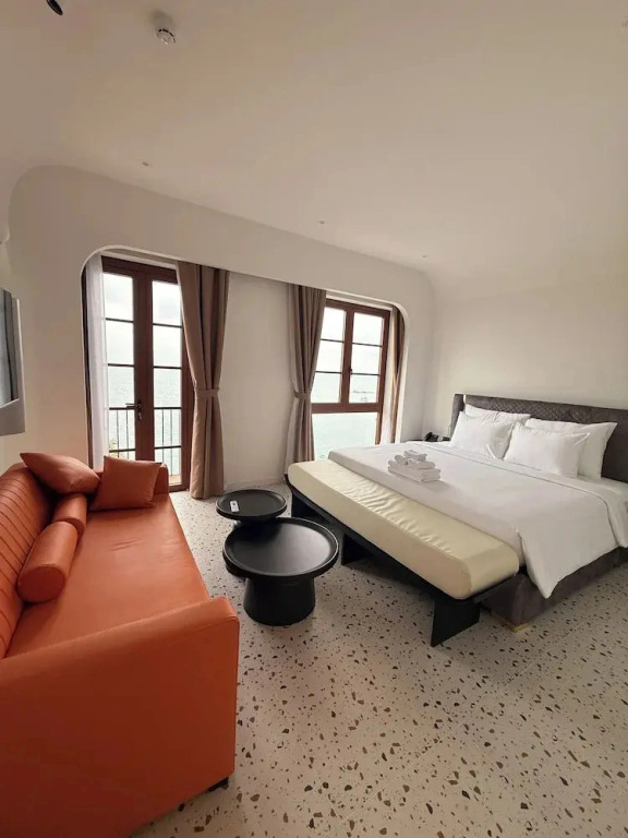 Maharaja Lounge & Hotels