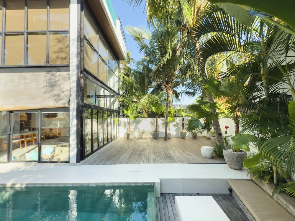 Baliwood Residence Villas by BREIG