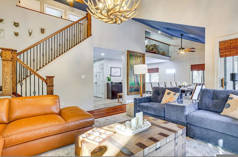 Streamside Luxury Home Lake Naomi