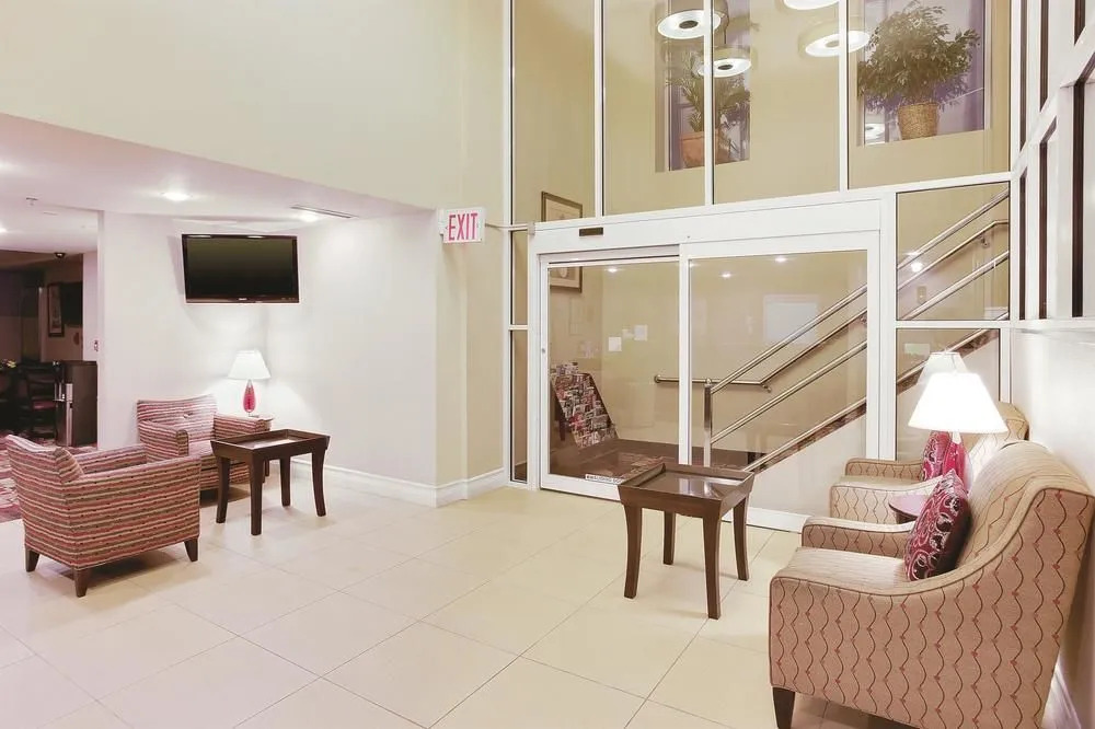 La Quinta Inn & Suites JFK Airport