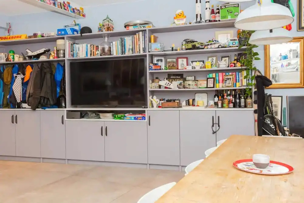 Contemporary 2 Bedroom House in Vibrant Shepherds Bush