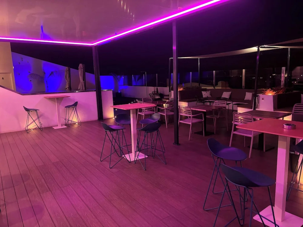 DAOS Suites & Terrace Marbella
