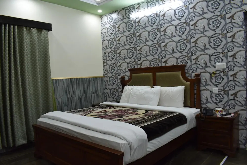Dream Land Hotel