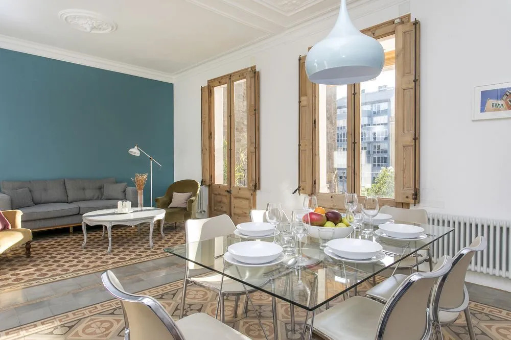 Spacious and luminous flat with balcony