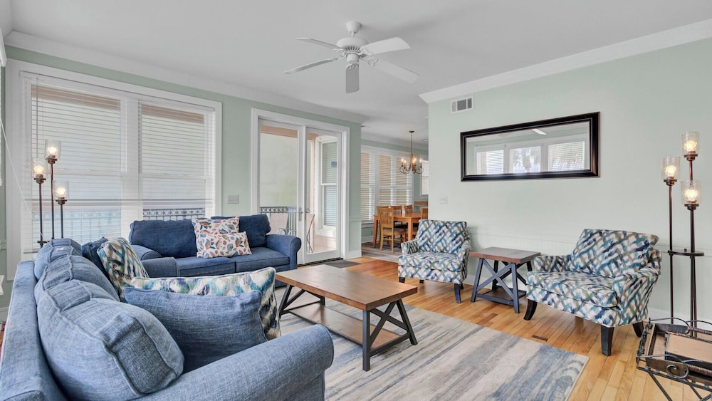 110 Grand Pavilion by Avantstay Direct Access To Grand Pavilion Boardwalk