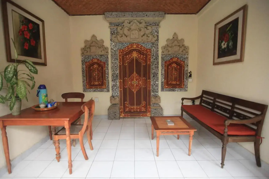 Liang House and Hostel