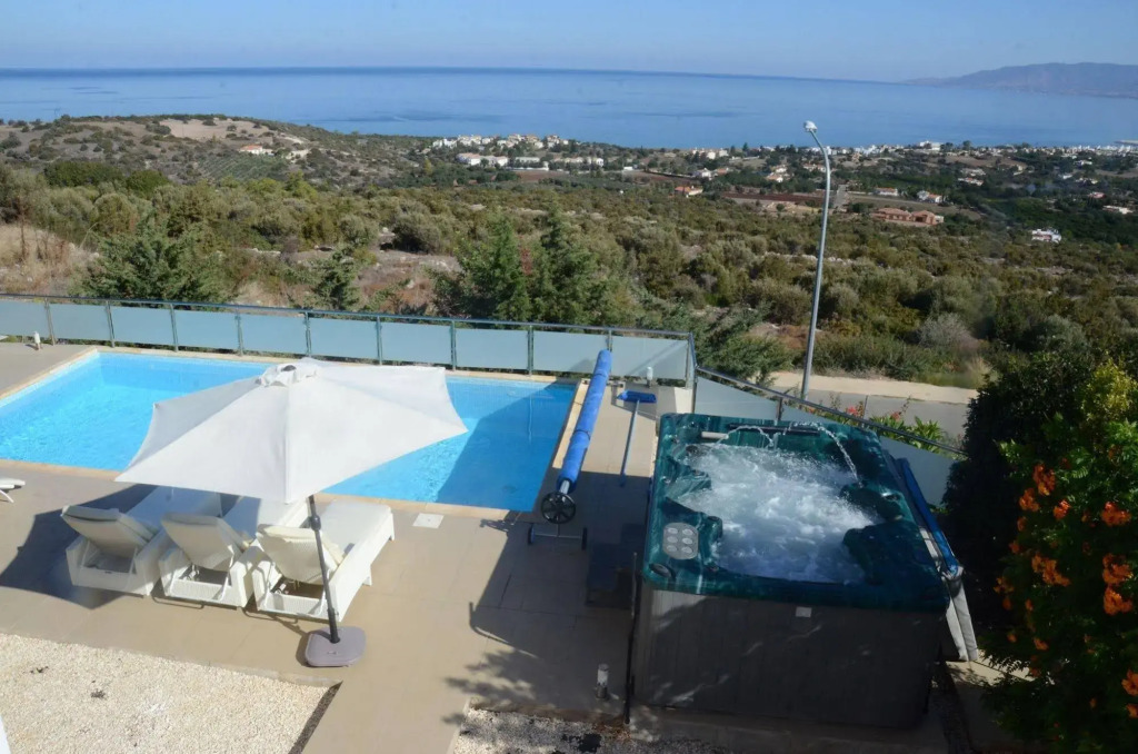 Linda Braker Esprit Villas