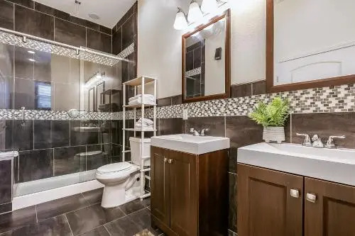 Spacious 4BD Luxury Penthouse with Balcony