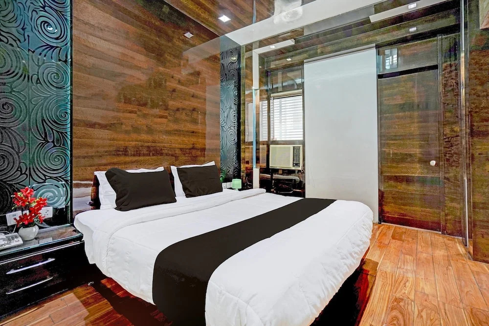 Modern Comfort Stays at Swarop Nagar Kanpur