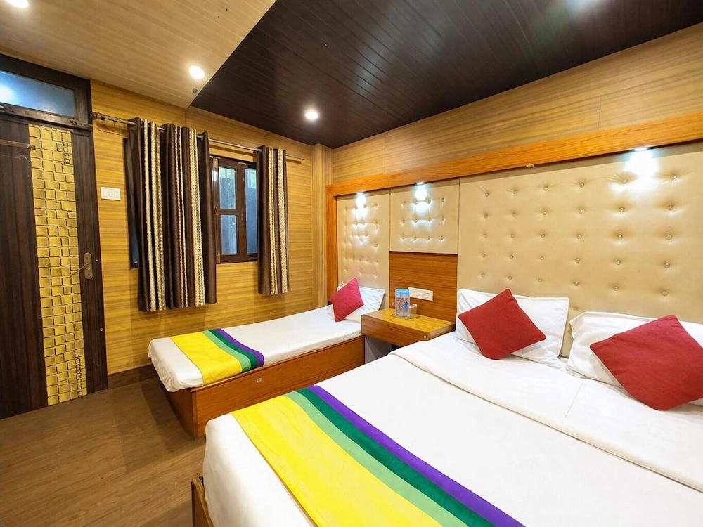 Hotel Flatties Mall Road Nainital