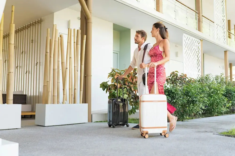 Cooks Bay Hotel & Suites