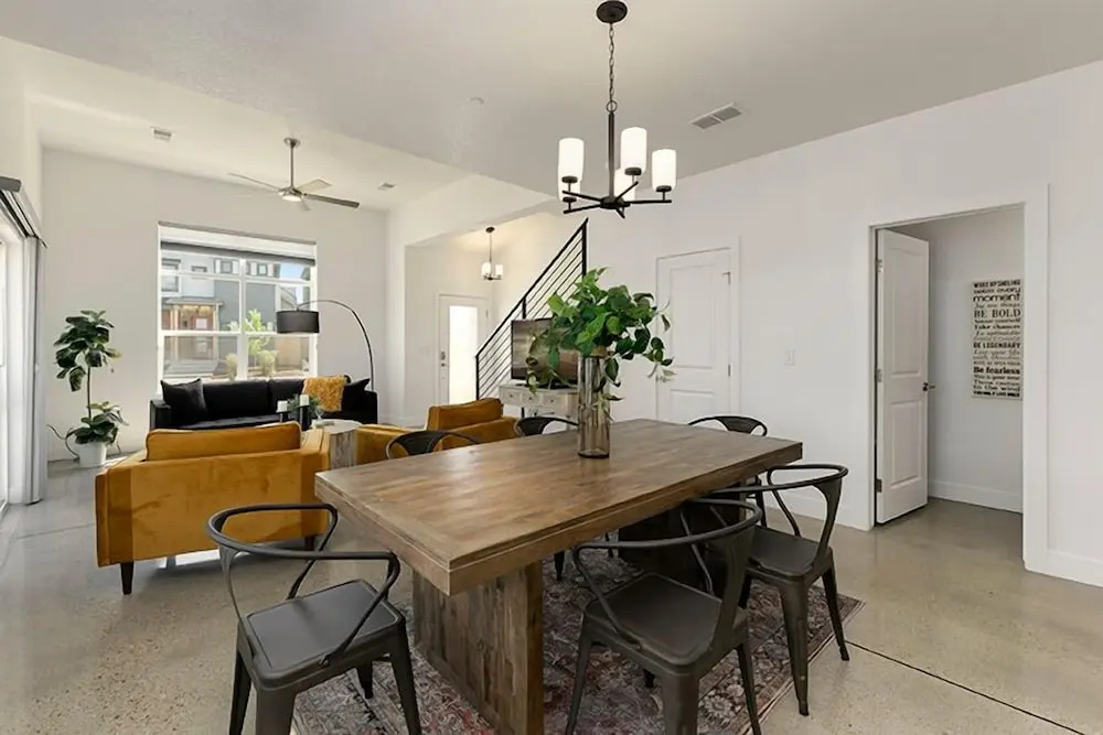 Gorgeous Townhome steps from the Brewery District!