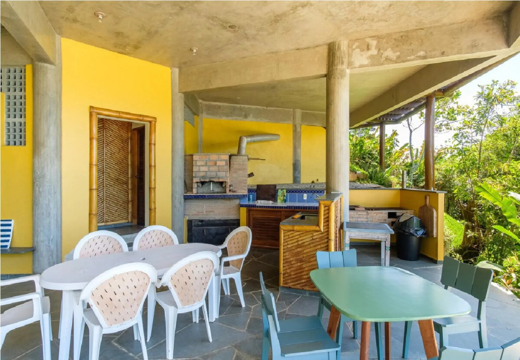 Pineapples Ubatuba | Mansion overlooking the sea